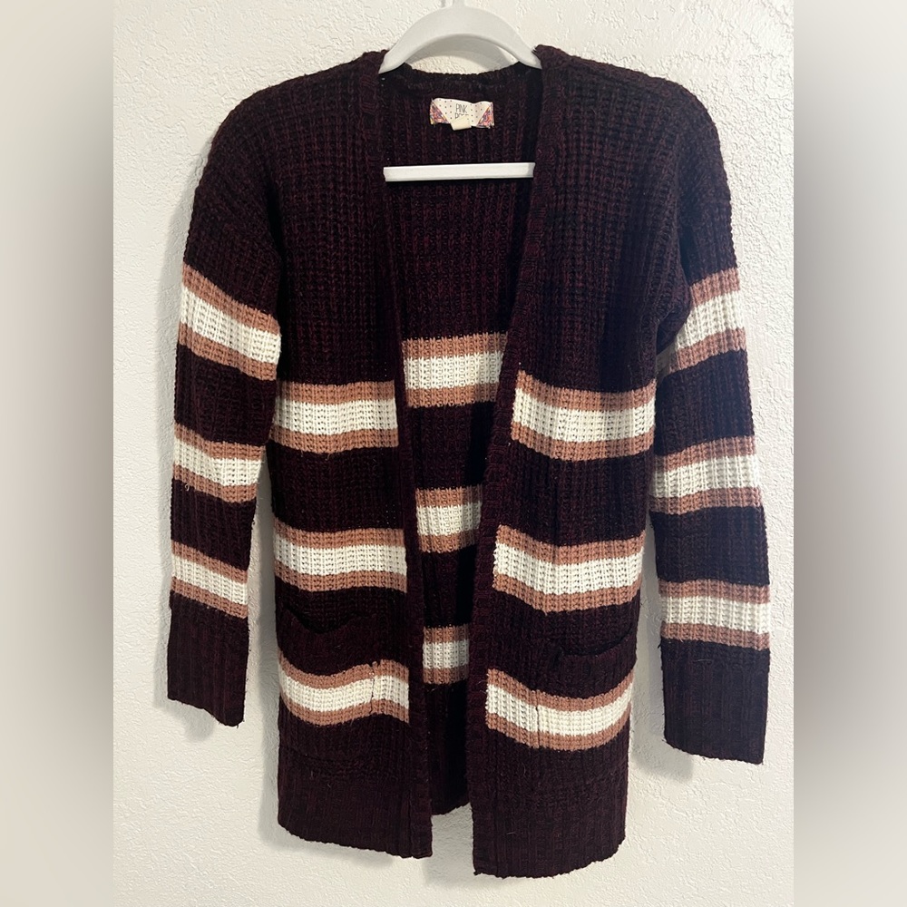Long sleeve, open front sweater. Large knit.